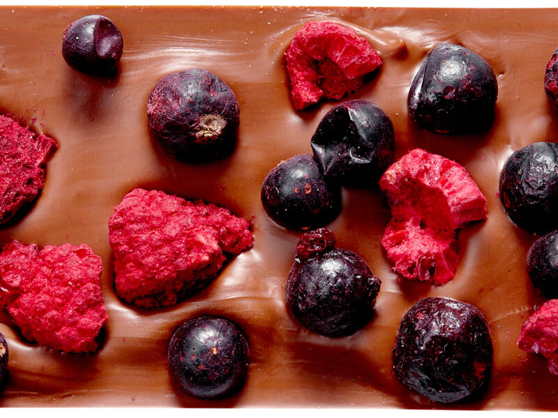 Czekolada Mleczna BIO czarna porzeczka i malina - obrazek 2