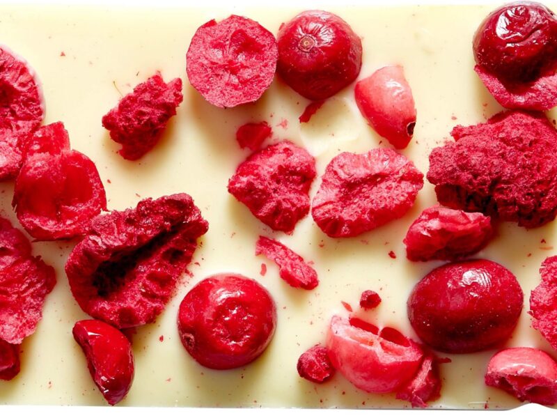 Biała czekolada bez dodatku cukru – malina, żurawina 53 g - obrazek 2