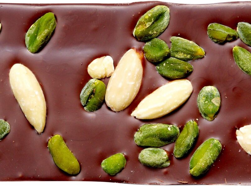 Czarna czekolada bez dodatku cukru – pistacja, migdały 53 g - obrazek 2